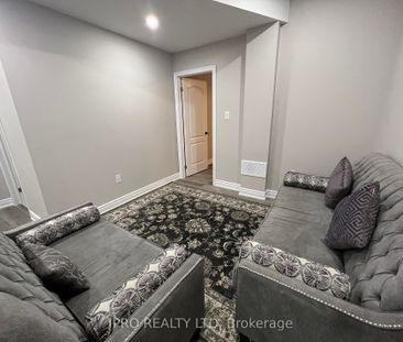 Detached Home For Lease | W8098860 - Photo 4