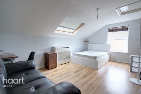 3 bedroom apartment to rent - Photo 2