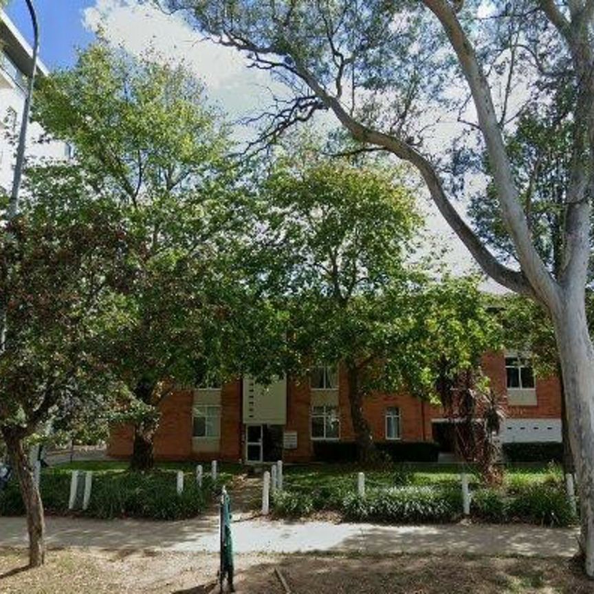 FIRST FLOOR APARTMENT NEAR AUSTRALIAN NATIONAL UNIVERSITY - Photo 2