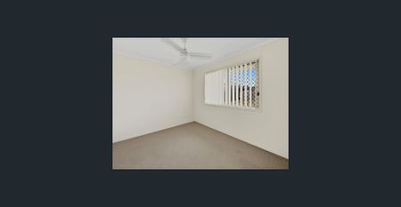 Just Renovated - Freshly Painted with Brand New Carpets - Photo 4