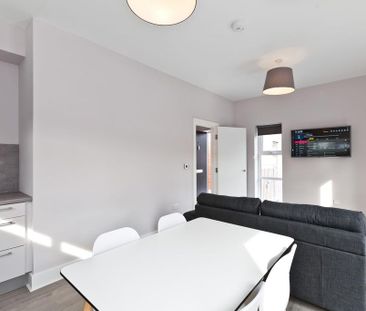 2 bedroom flat to rent - Photo 4