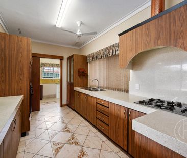 Character Home in good Location- Only Available for 6 month lease - Photo 4