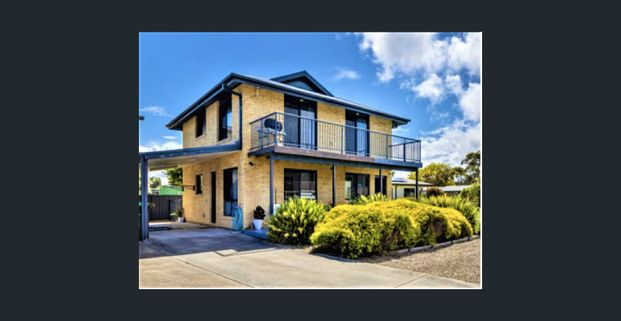 Renovated House Maloney's Beach unfurnished or furnished - Photo 1