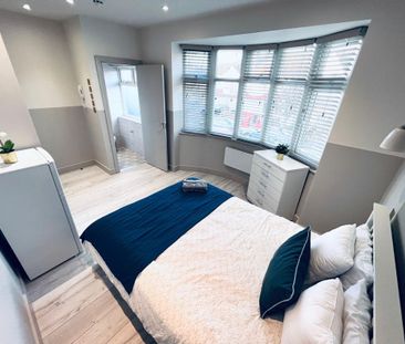 Room in a Shared House, Rowan Crescent, SW16 - Photo 1