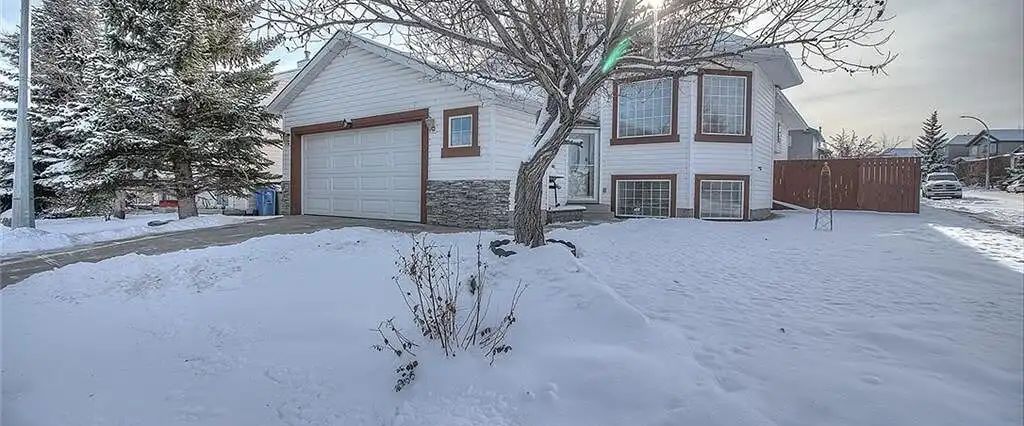 Main floor with double garage - 3 bed 2 bath — 3 Bedrooms Main Floor - Photo 1