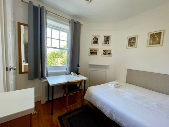 Flat 402 Fulham Palace Road, Fulham W6 9HH - Photo 1