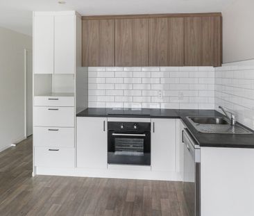 Modern two bedroom apartment! - Photo 4