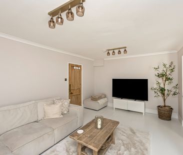2 Bed Flat, Montpelier Crescent, BN1 - Photo 1