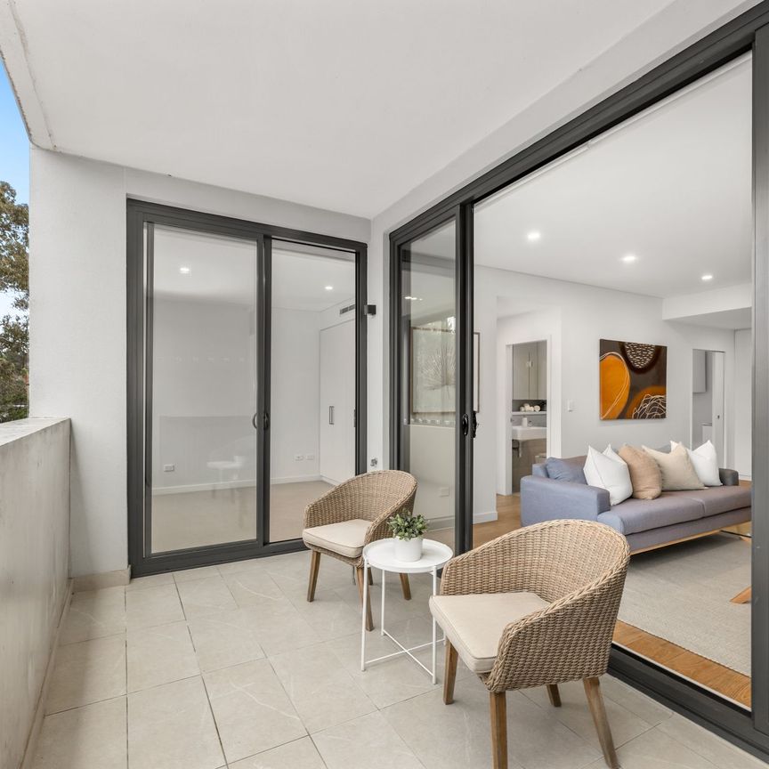 Immaculate | Sought-After Convenience - Photo 1