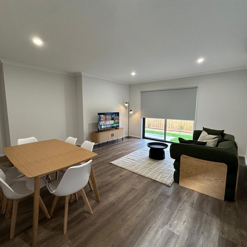 Tarneit - Photo 1