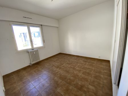 Location Appartement 3 pièces 89m² TOULON 83000 - Photo 4