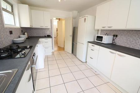 Room in a Shared Flat, Ariel Way, W12 - Photo 2