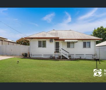 DELIGHTFUL FAMILY HOME IN EASTERN HEIGHTS - ON LARGE BLOCK - Photo 1