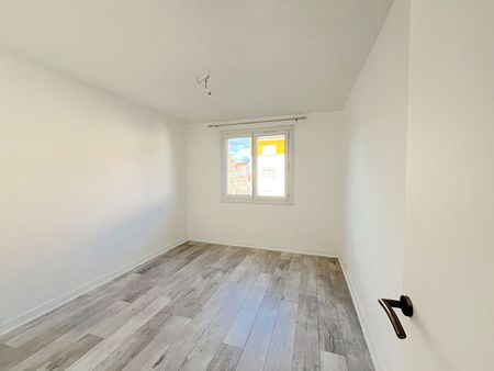 Charmant T3 de 73m² , en plein coeur de Chamalières avec balcon accès direct sur le marché. - Photo 3