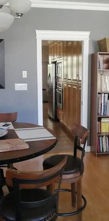 Large bedroom with ensuite washroom in shared home - Photo 1