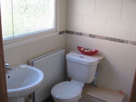 3 bed Terraced House, - Photo 4