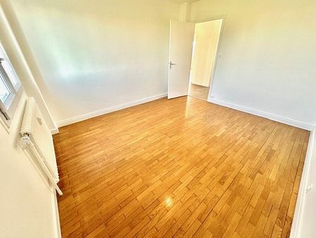 VENEZ DECOUVRIR CE CHARMANT T4 DE 84 M² AU 5EME ETAGE AVEC ASCENSEUR - COEUR DE VILLEURBANNE - Photo 5