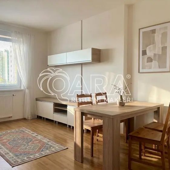 Pronájem pěkného bytu 3+1, lodžie – Labská kotlina, HK - Photo 1