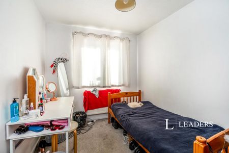 5 bedroom detached house to rent - Photo 2