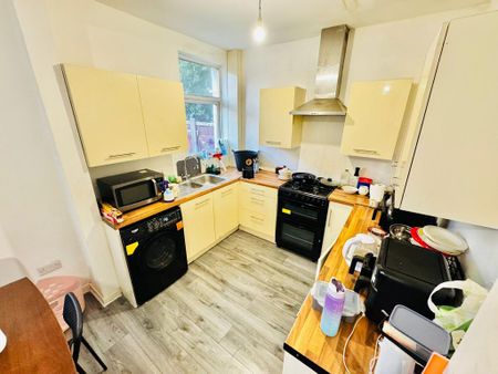 3 bedroom semi-detached house to rent - Photo 5