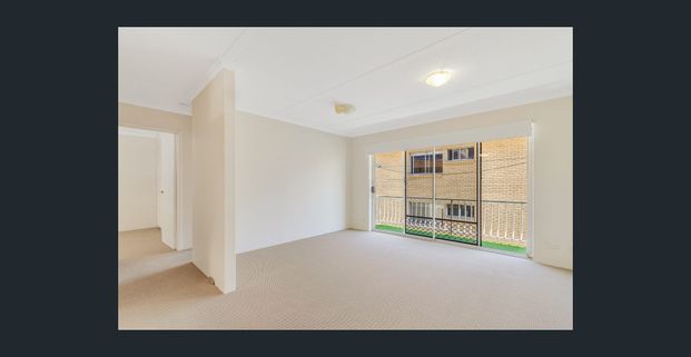 CENTRAL COOLANGATTA TWO BEDROOM UNIT - Photo 1