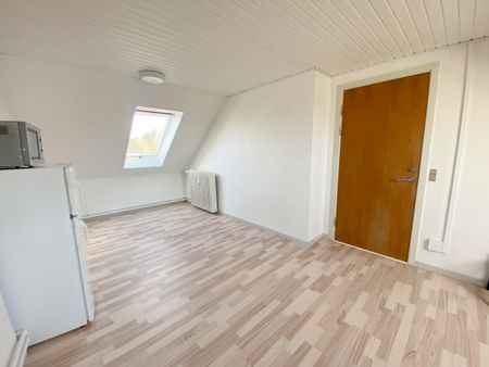 Fint værelse i taglejlighed i Hobro gågade - Foto 2