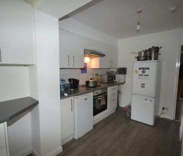 1 bedroom in a house share to rent - Photo 4