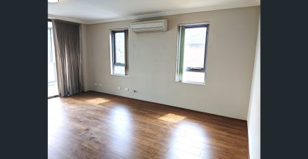 Welcome to this light-filled top-floor unit, set in a boutique block of just six. - Photo 3