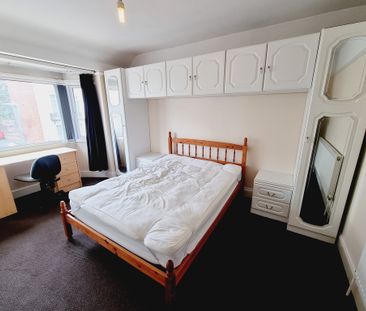 5 Bed Student Accommodation - Photo 4