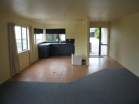 44 Stewart Crescent, Hokowhitu, Palmerston North - Photo 3