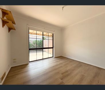 5 Chinnock Court, Craigieburn, Vic 3064 - Photo 2