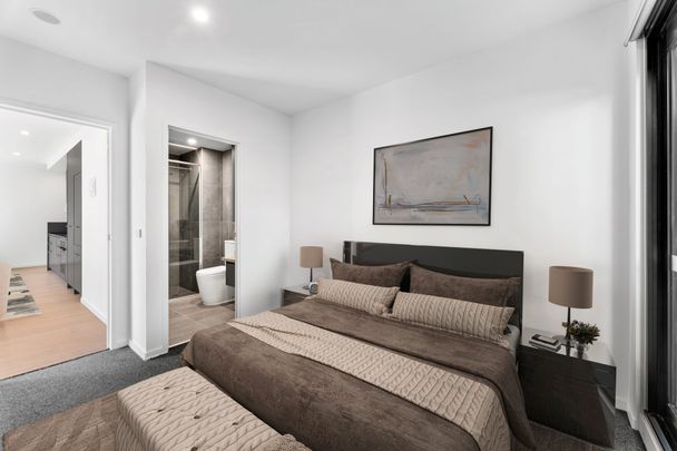 Stylish new two bed, two bath in central location - Photo 1