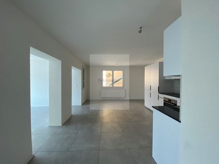 Beautiful 3-room renovated apartment. - Photo 2