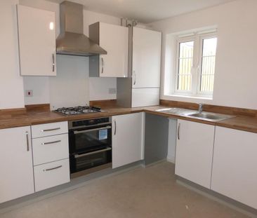 3 bedroom detached house to rent - Photo 2