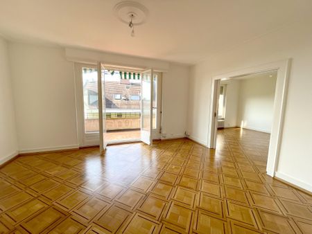 Appartement de 5 pièces au 1er avec balcon et vue sur le lac. - Photo 5