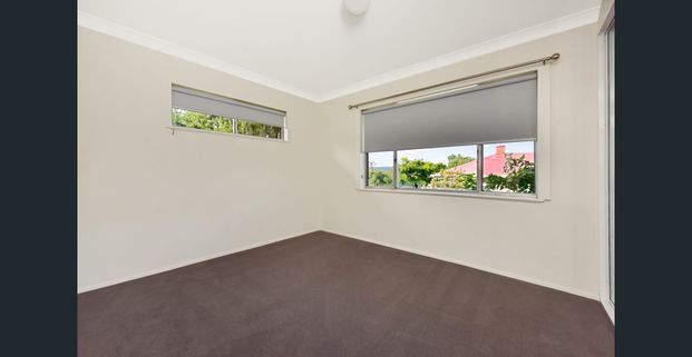 Freshly Presented Neat and Tidy Unit - Photo 1