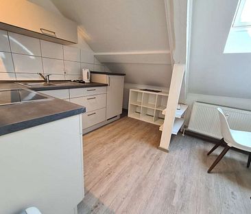 KL City, möblierte Dachgeschosswohnung, moderne Küche, Tageslichtbad - Foto 3