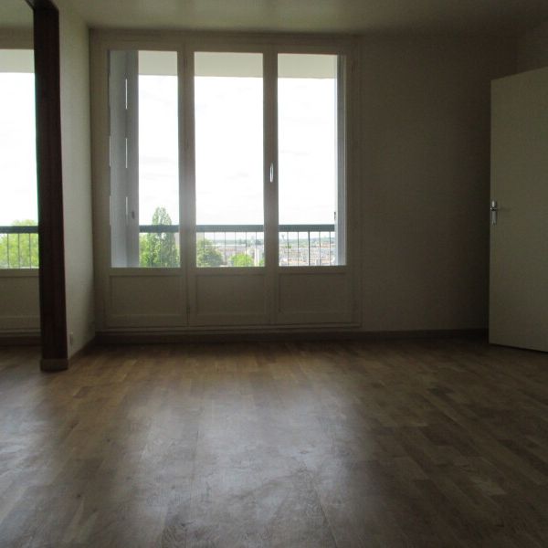 Location Appartement 3 pièces 71m² FLEURY LES AUBRAIS 45400 - Photo 1