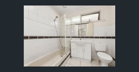 FAMILY HOME, CENRAL LOCATION, LOW MAINTENCE - Photo 5