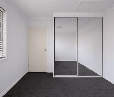 Tidy Two Bedroom Granny Flat in a Quiet Street - Photo 2