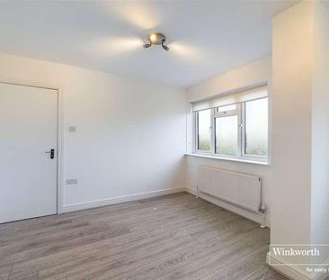 Station Road, First Floor Flat, Hendon, London, NW4 - Photo 3