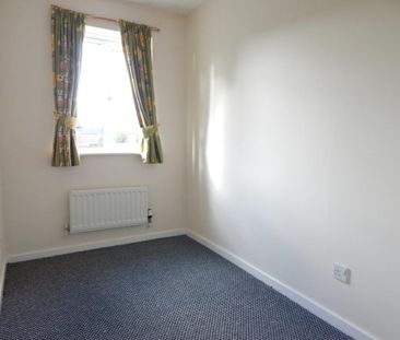 3 bedroom end of terrace house to rent - Photo 2