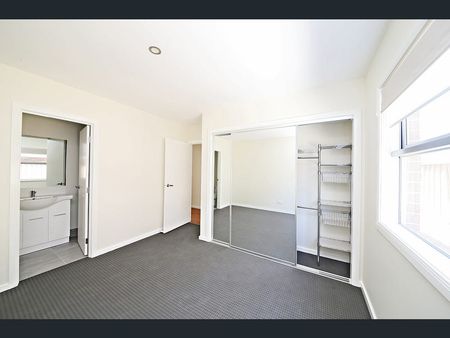 Modern 2-Bedroom Townhouse in St Albans - $530/week - Photo 3