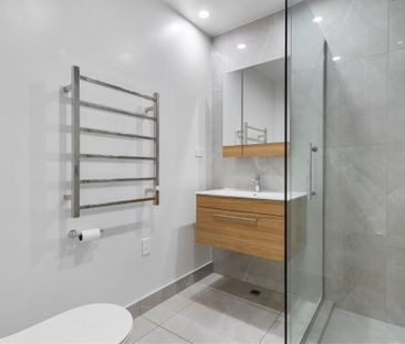 Luxury Apartment - Unbeatable Location - Photo 1