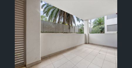 Two Bedroom Apartment in Great Location. - Photo 4