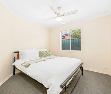 Charming 3 Bedroom Townhouse - Photo 5