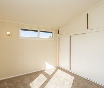 Spacious family home with mechanics pit & access to the Halswell Qu... - Photo 4