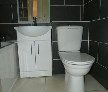 Terraced House to rent on - Photo 6
