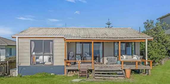 Beachfront Bach Life - Photo 2