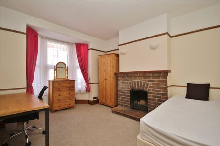 Acacia Road, Guildford, Surrey, GU1 1HL - Photo 2